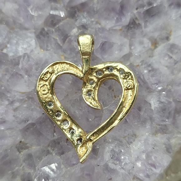 10k Heart Pendant - Picture 2 of 7